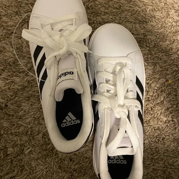 Kid shoes kid sneakers New Adidas Never Worn Size 2 1/2 Kid Shoes NWOT - Picture 8 of 11